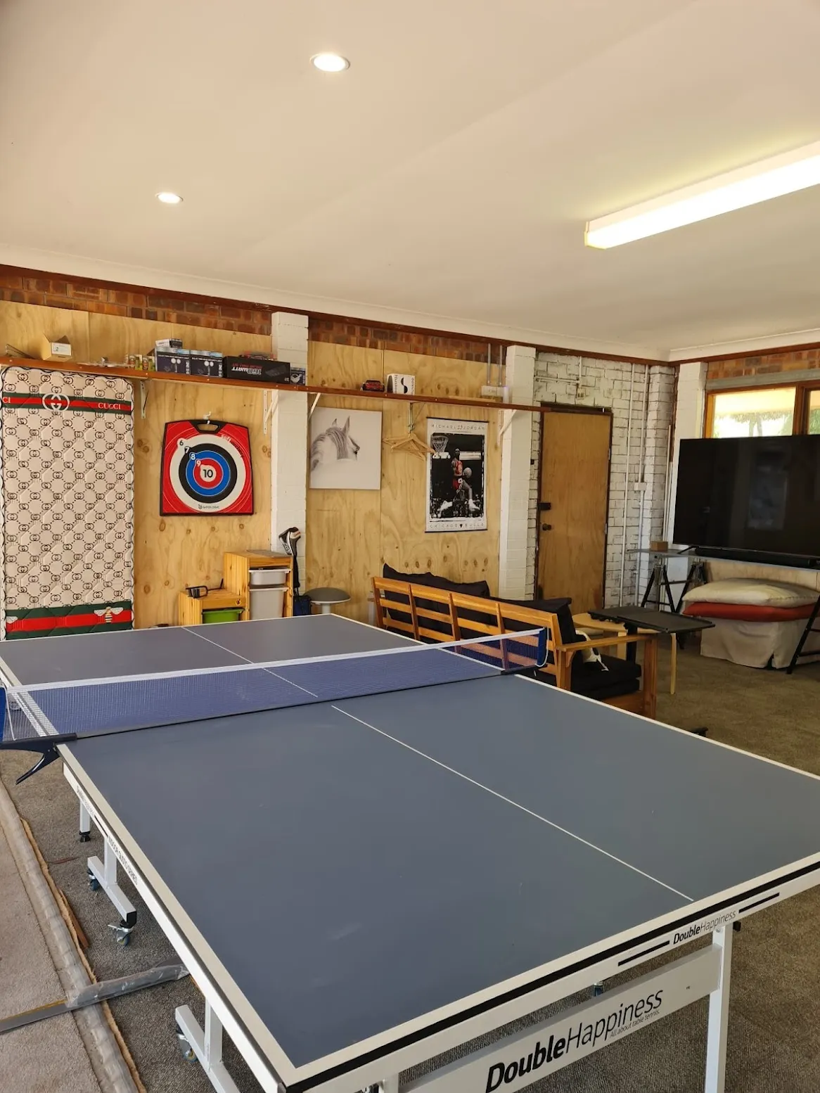 Games room with ping pong table